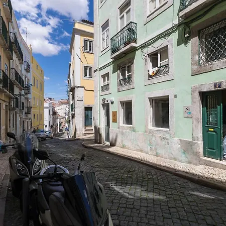 Charming Travessa Do Alcaide 리스본