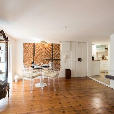 Charming Travessa Do Alcaide 아파트