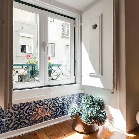 Charming Travessa Do Alcaide 아파트 리스본