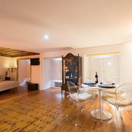 Charming Travessa Do Alcaide 아파트