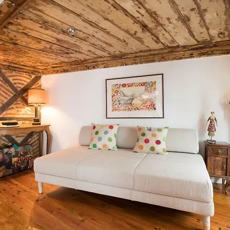 Charming Travessa Do Alcaide Apartment Lisbon