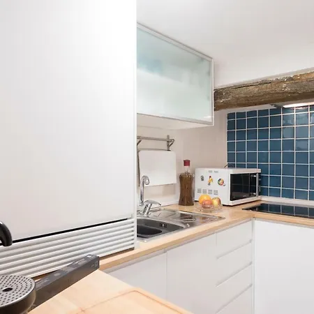 Apartment Charming Travessa Do Alcaide Lisbon